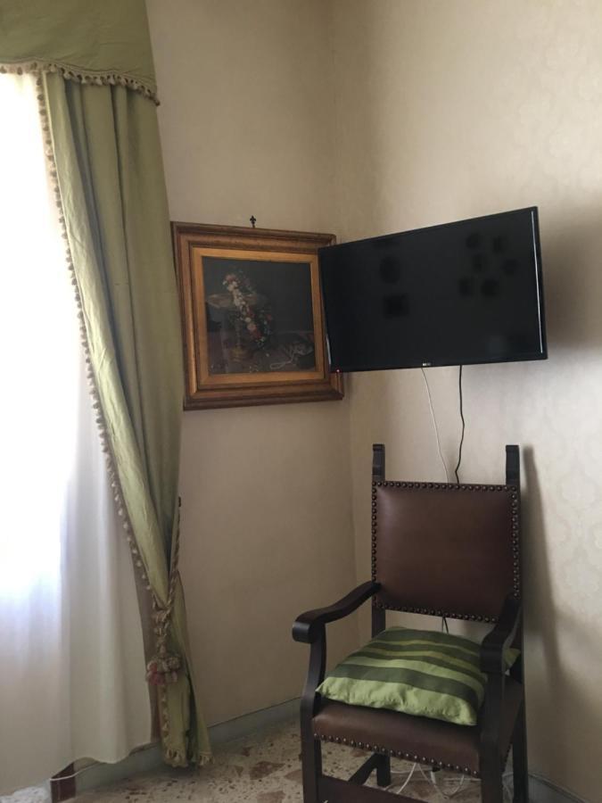 Dimora Montpellier Apartment ซาแลร์โน ภายนอก รูปภาพ